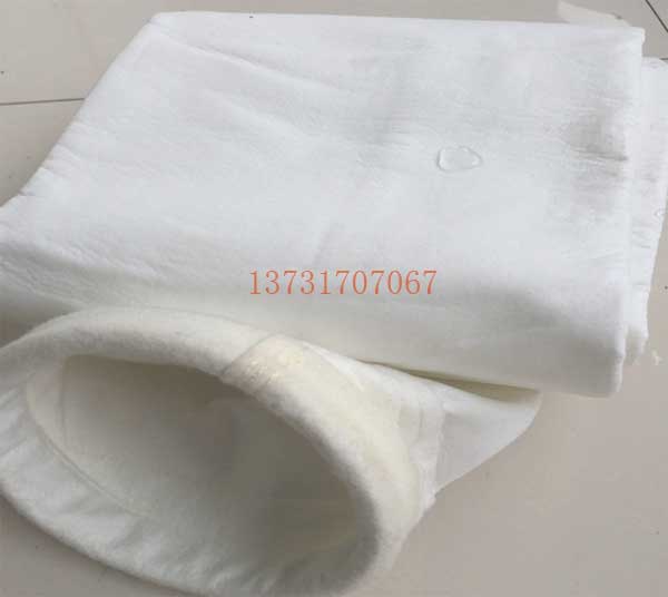 拒水防油除塵布袋適(shì)用於(yú)含濕量較大的場合 拒水防油除塵布袋(dài)適用於含濕量較大的場合