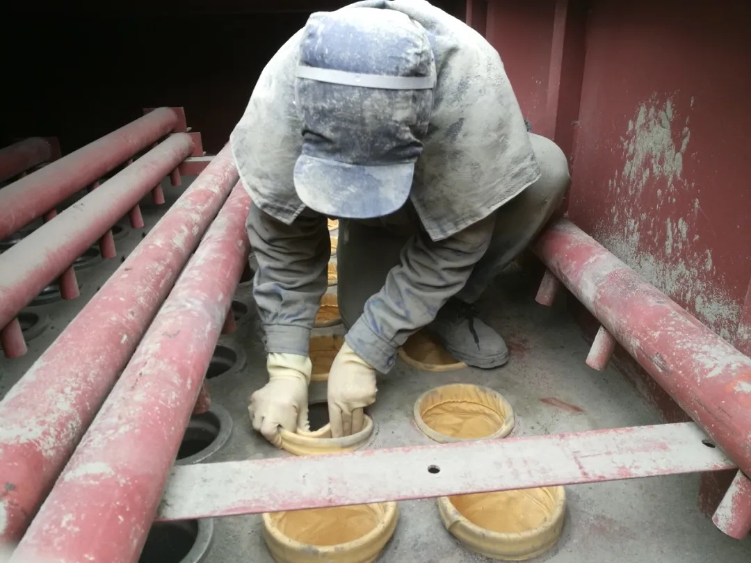 水泥（ní）廠窯頭布袋除塵器更換除塵布袋