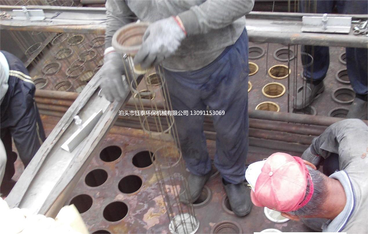 新疆石河子30T鍋爐（lú）除塵器布袋更（gèng）換中