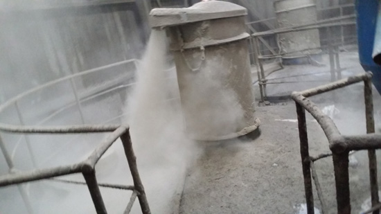 攪拌站倉頂除塵器改造為集中地麵除塵(chén)器 勢在必行 攪拌站(zhàn)倉頂除塵器改造為集中(zhōng)地(dì)麵除塵器(qì) 勢在必行